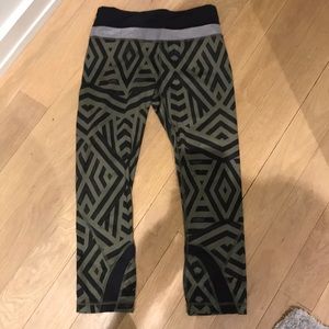 Lululemon cropped pants